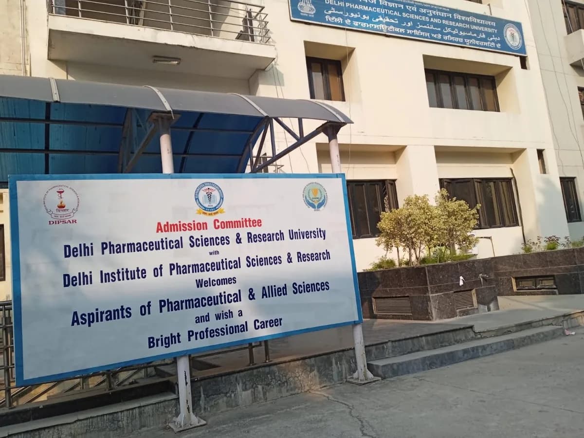 DELHI PHARMACEUTICAL SCIENCES AND RESEARCH UNIVERSITY
