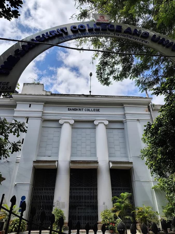 THE SANSKRIT COLLEGE AND UNIVERSITY